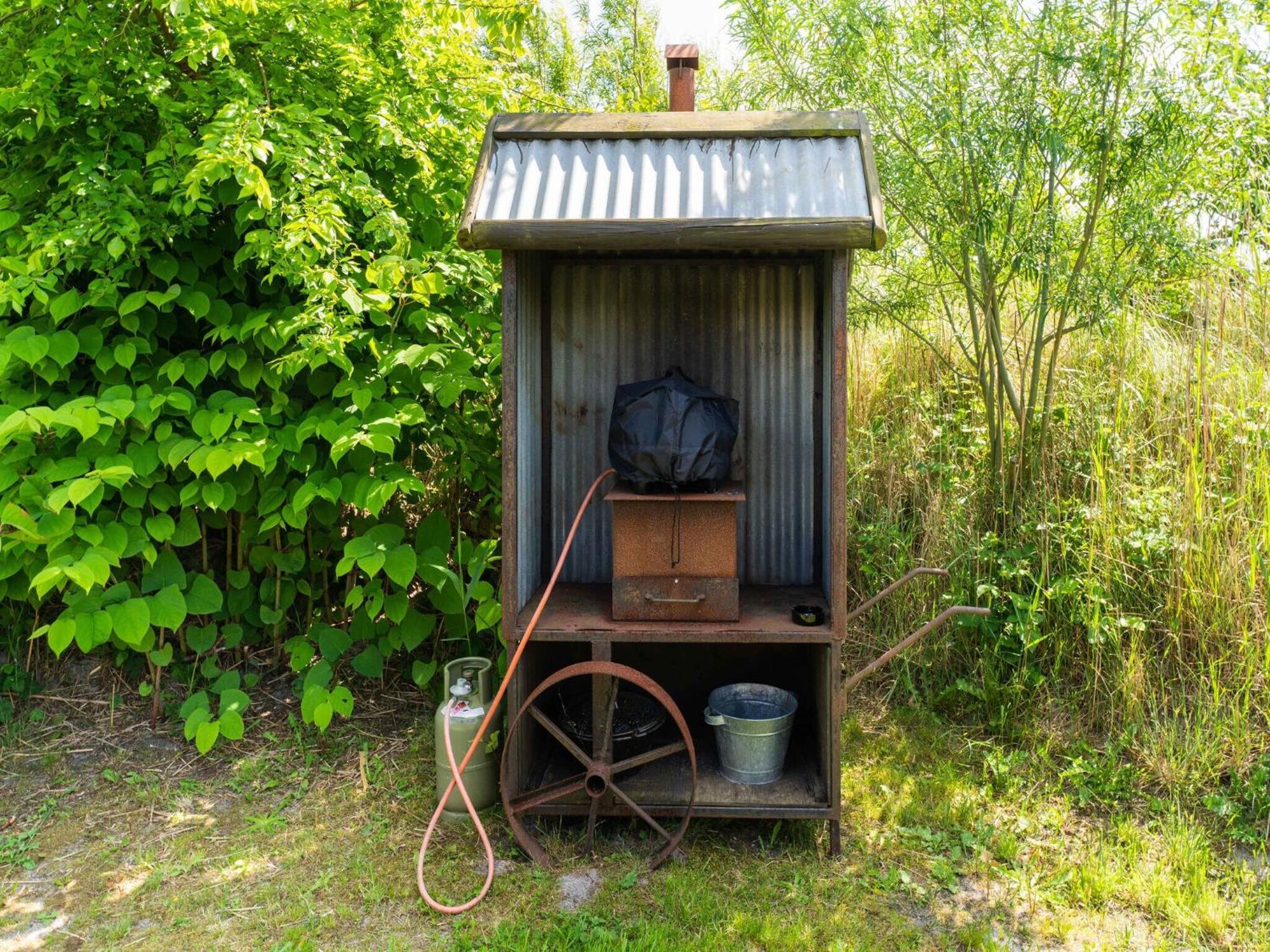Quaint Bungalow In Callantsoog With Garden Екстериор снимка